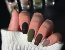 Jesen 2025 nail trend zeleni nokti