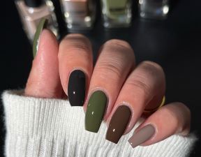 Jesen 2025 nail trend zeleni nokti