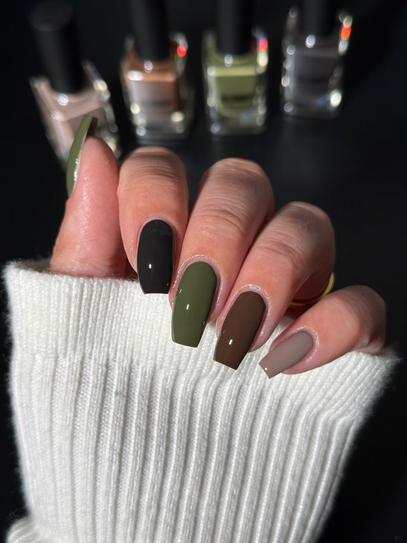 Jesen 2025 nail trend zeleni nokti