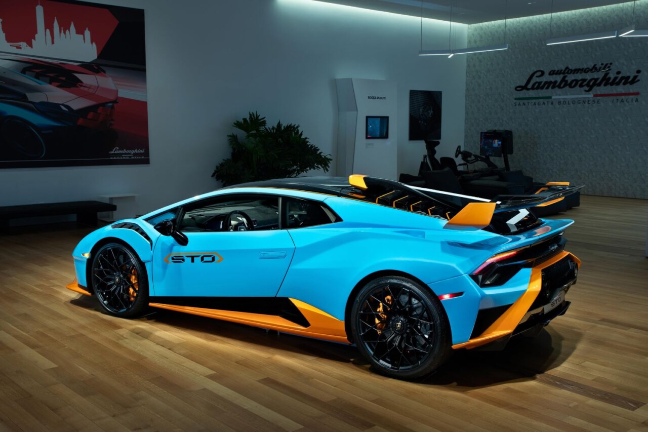 LAMBORGHINI LOUNGE NEW YORK CITY Nikad viđeni automobili, B&O zvuk i novi sat