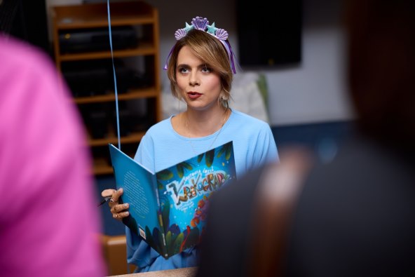 Voditeljica Antonia Ćosić objavila slikovnicu za djecu Krakograd