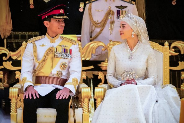 Abdul Mateen, Yang Mulia Anisha Rosnah