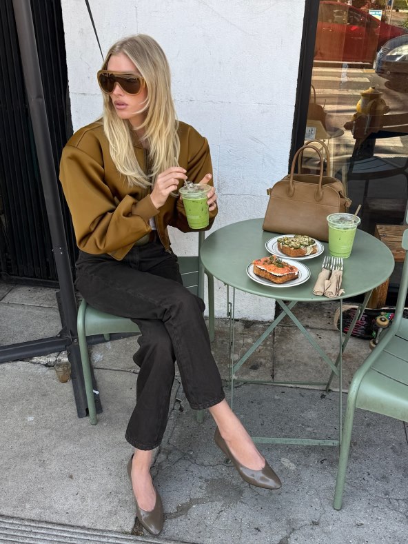 Elsa Hosk maslinasta boja modni trend