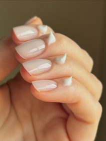 Nokti trend Vanilla Glass Nails