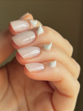 Nokti trend Vanilla Glass Nails