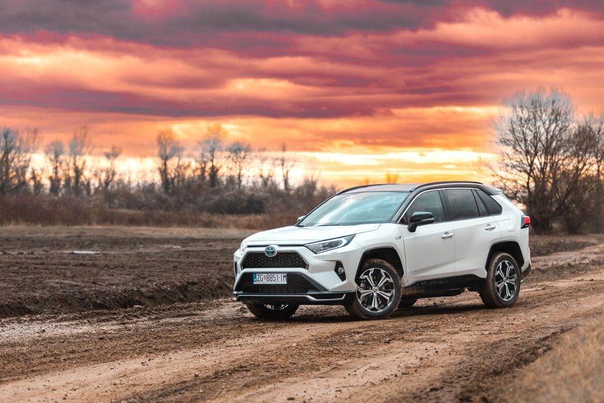 Toyota RAV4 Plug-in Hybrid (11).jpg