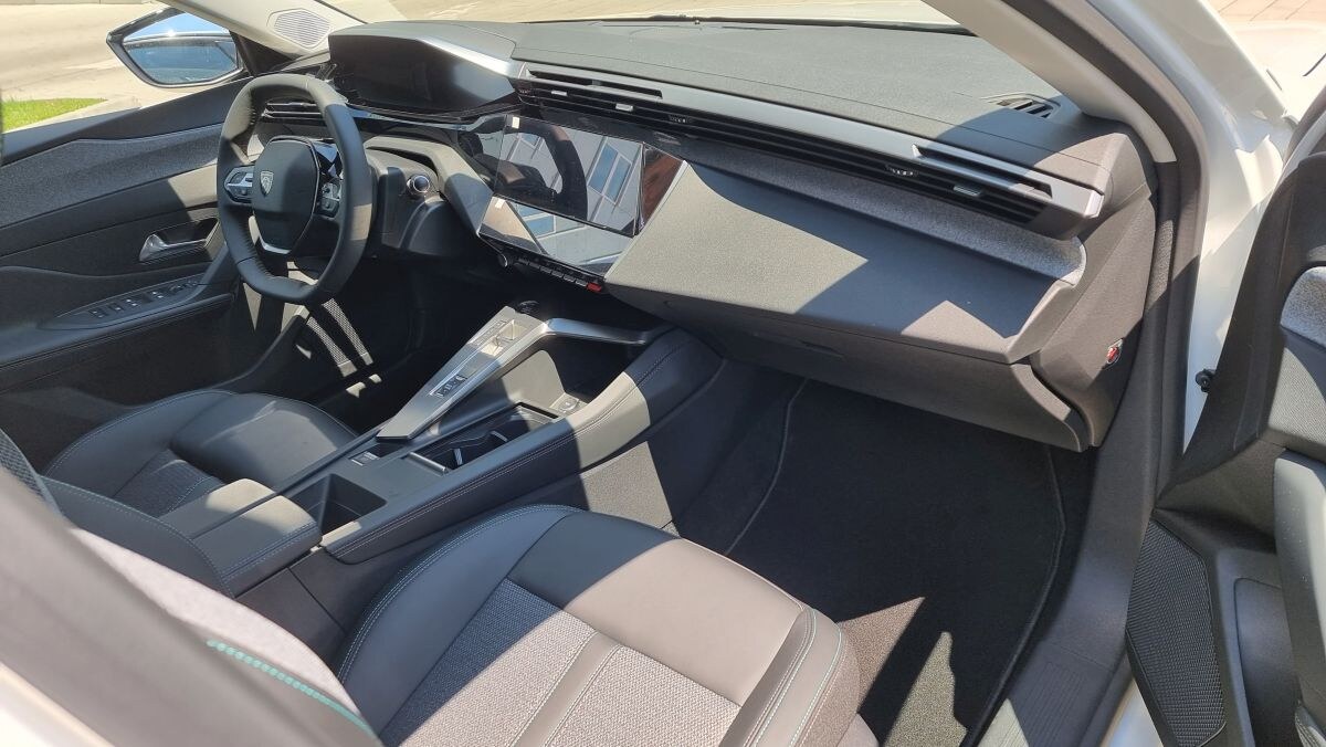 Peugeot 308 SW (19).jpg