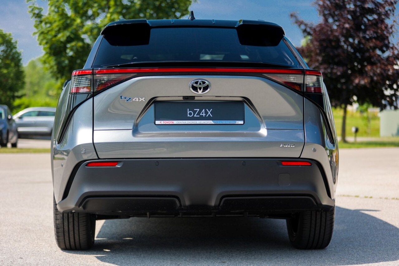 Toyota bZ4X (4).jpg