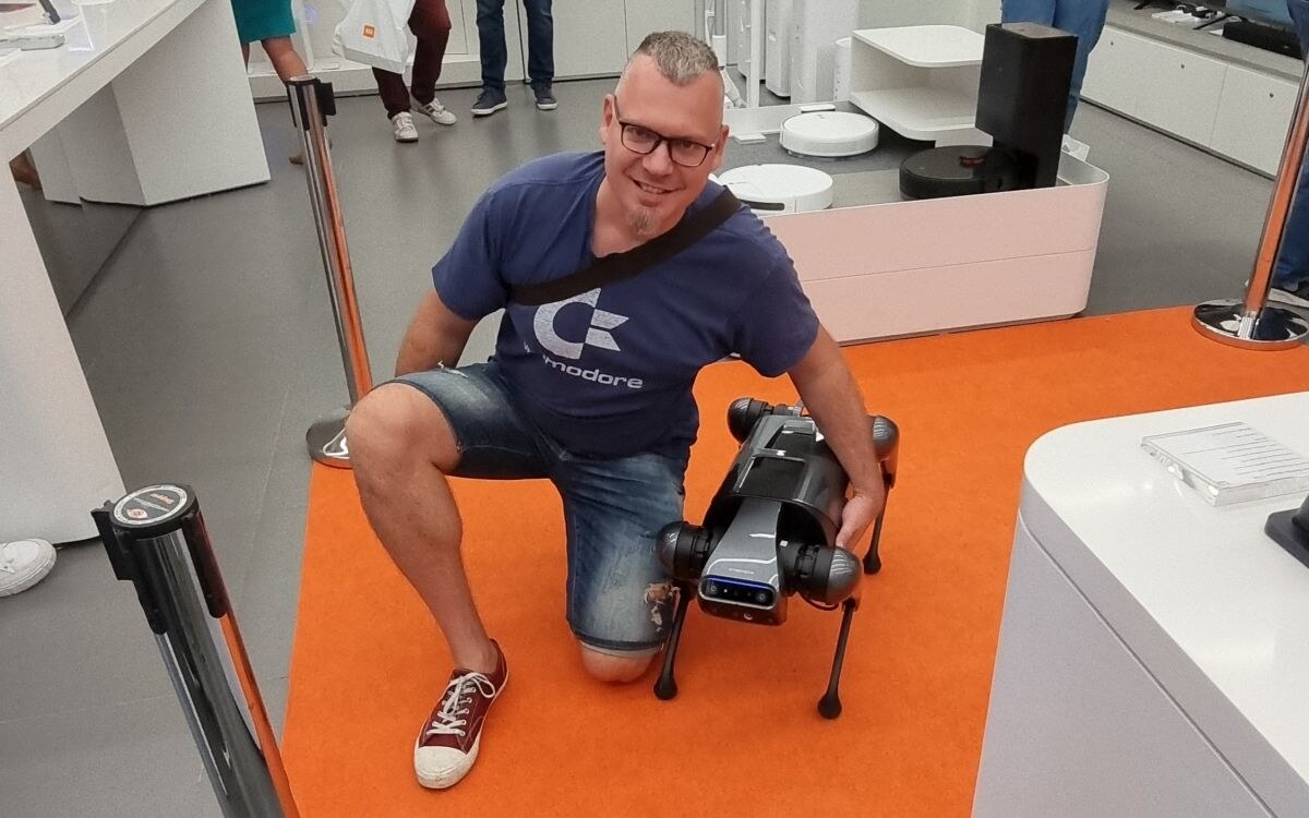 Hrvoje Hladnik & Xiaomi CyberDog (2).jpg