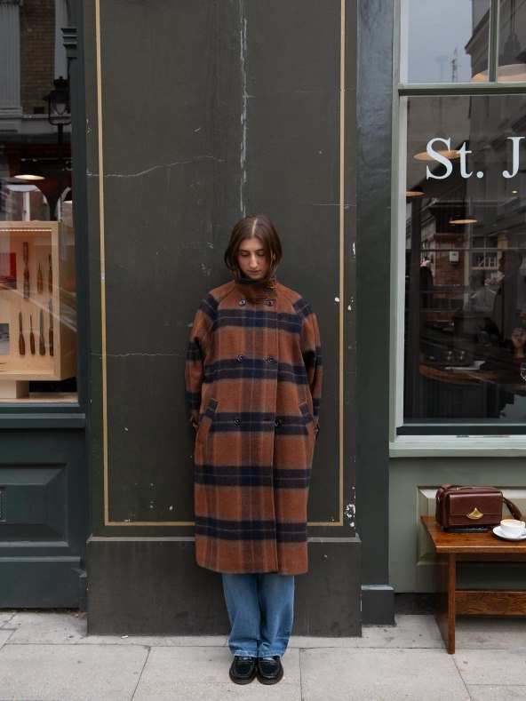 Modni trendovi jesen 2025 plavo smeđe