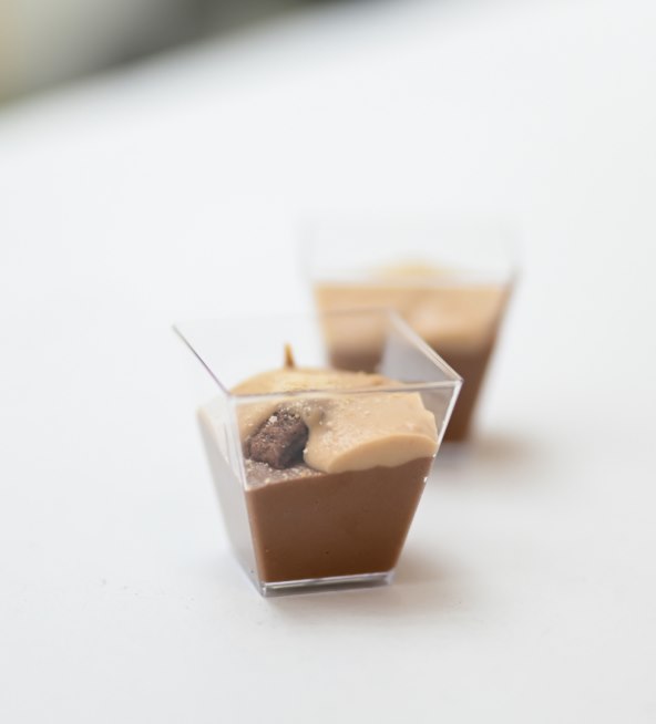 Musavi Lino mousse u čašama s Čokolinom i Karamelinom