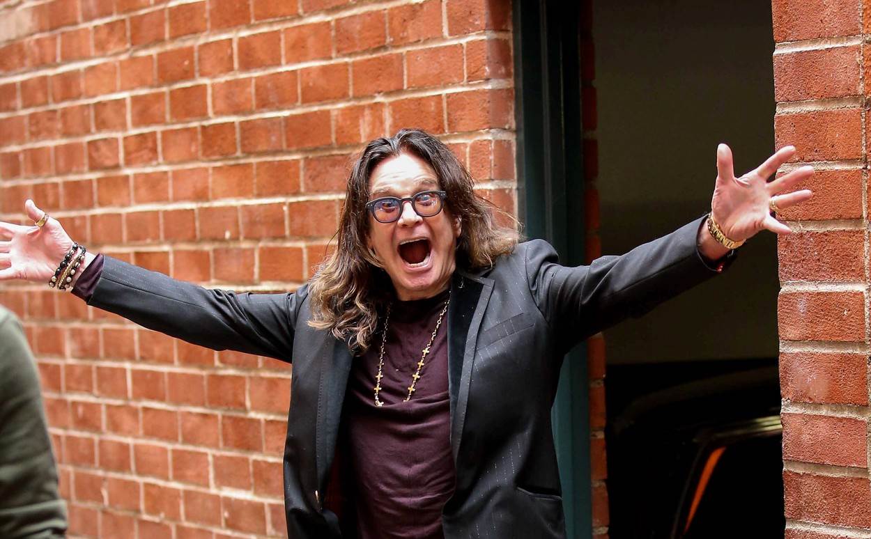 Ozzy Osbourne je neprepoznatljiv i nepokretan