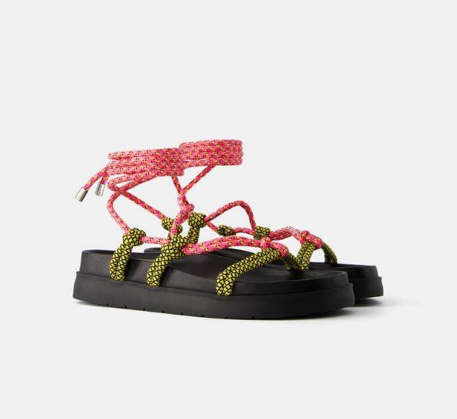 Ravne sandale s konopčićima/ Bershka/ 29,99 EUR