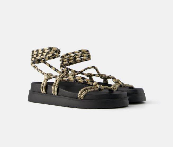 Ravne sandale s konopčićima/ Bershka/ 29,99 EUR