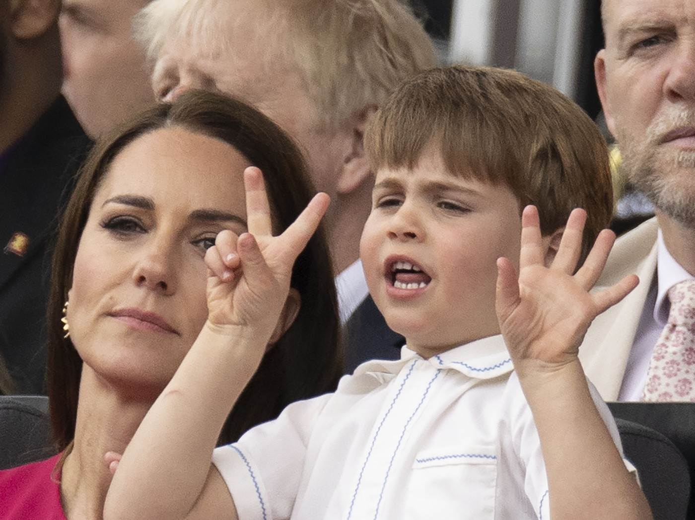 Kate Middleton sa sinom Louisom