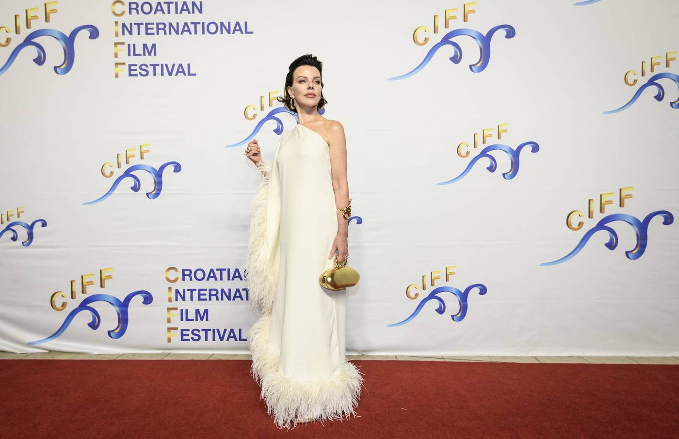 Debi Mazar