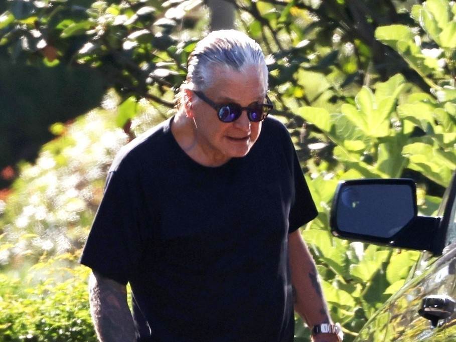Ozzy Osbourne je neprepoznatljiv i nepokretan