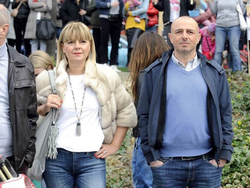 Mirjana Hrga prošetala špicom sa suprugom 