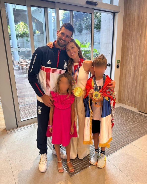 Jelena i Novak Đoković s djecom