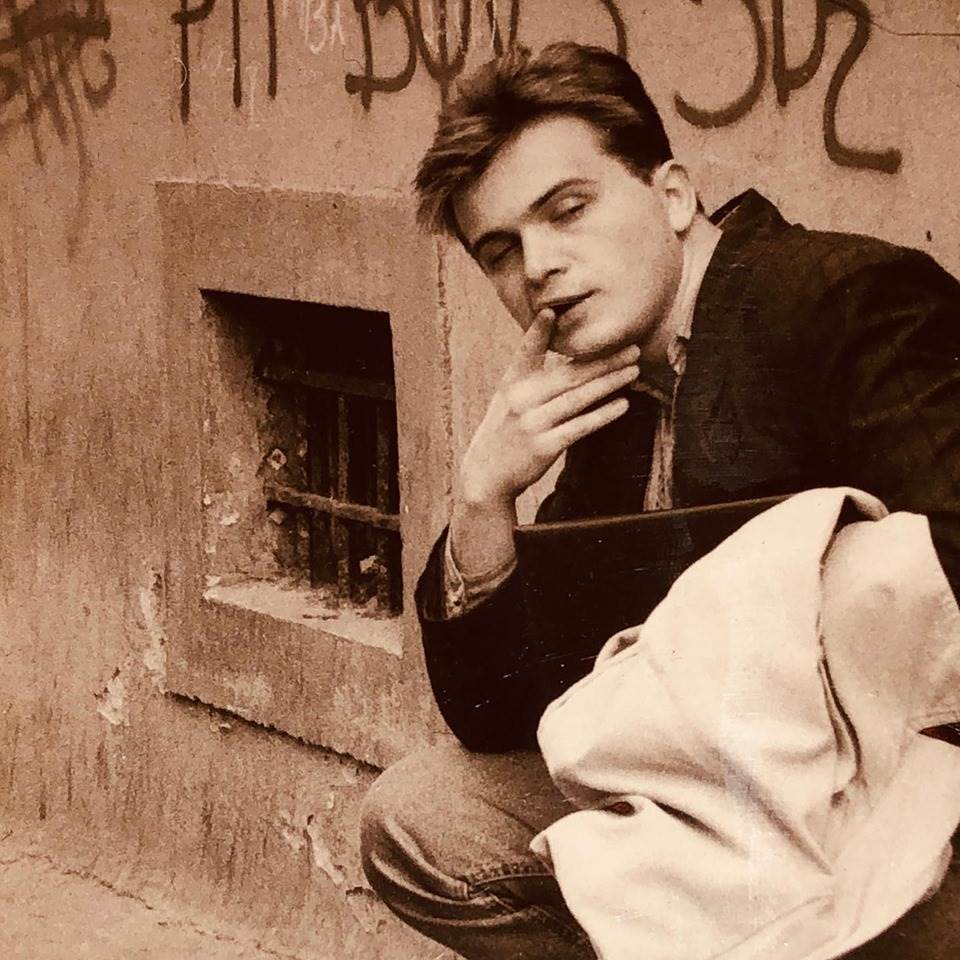 Duško Ćurlić je u sretnom braku a Adelom Ćurlić i imaju dvije kćeri