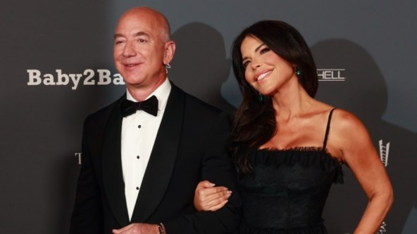 Jeff Bezos i Lauren Sanchez varali su svoje supružnike