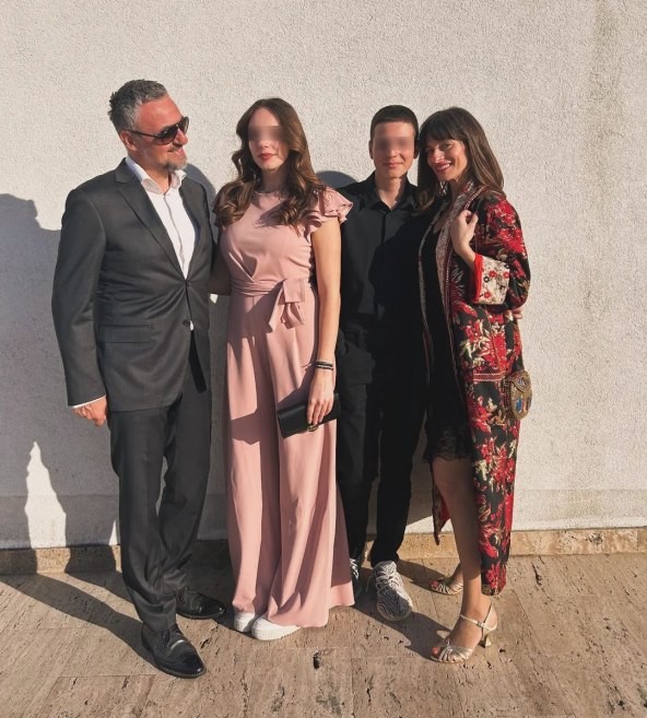 Sandi i Ilina Cenov s djecom