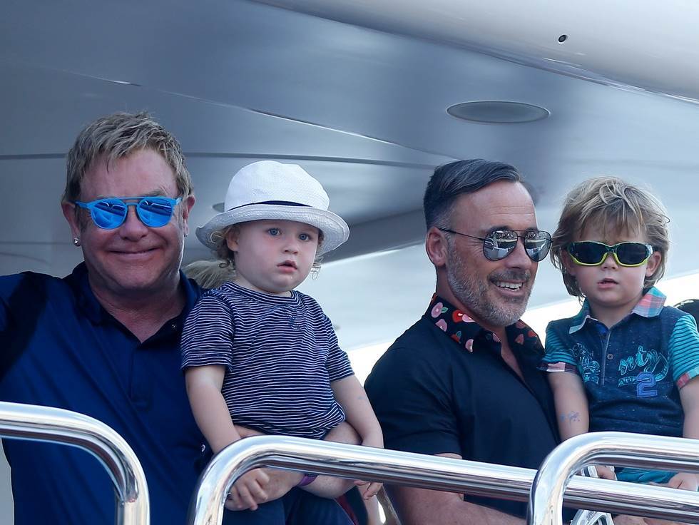 Elton John gubi vid, sve je lošije