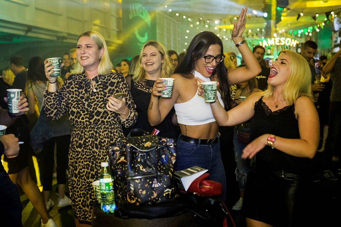 Splićani uplovili u najluđu noć na Jamesolinija party trajektu