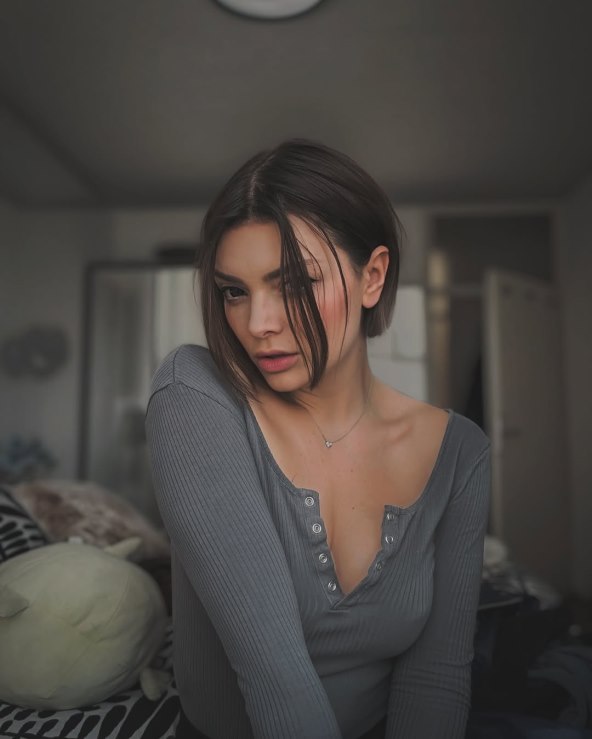 Ella Dvornik