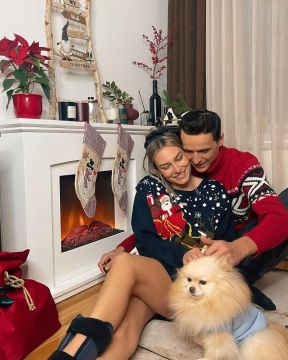 Nasa blagdanska razglednica! 🎄 Malo se micem sa drustvenih mreza za blagdane, nadam se da cete .jpg