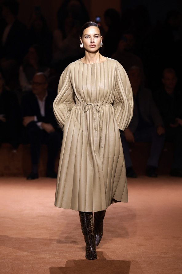 Kožna haljina Fendi AW25