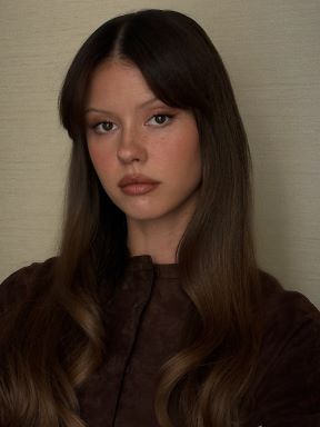 Mia Goth kosa