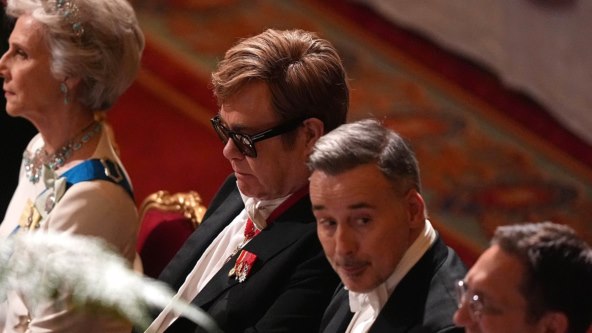 Elton John (2).jpg