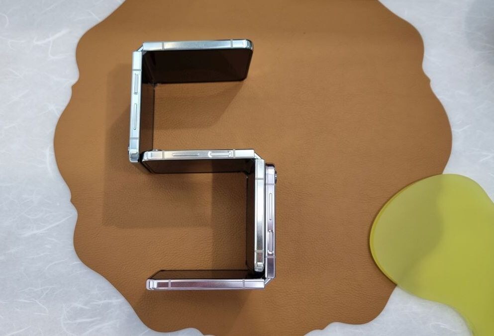 JAVLJAMO SE IZ KOREJE: Samsung je predstavio novi Flip5