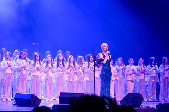 Božićnim koncertom Danijela Martinović razgalila publiku u Lisinskom
