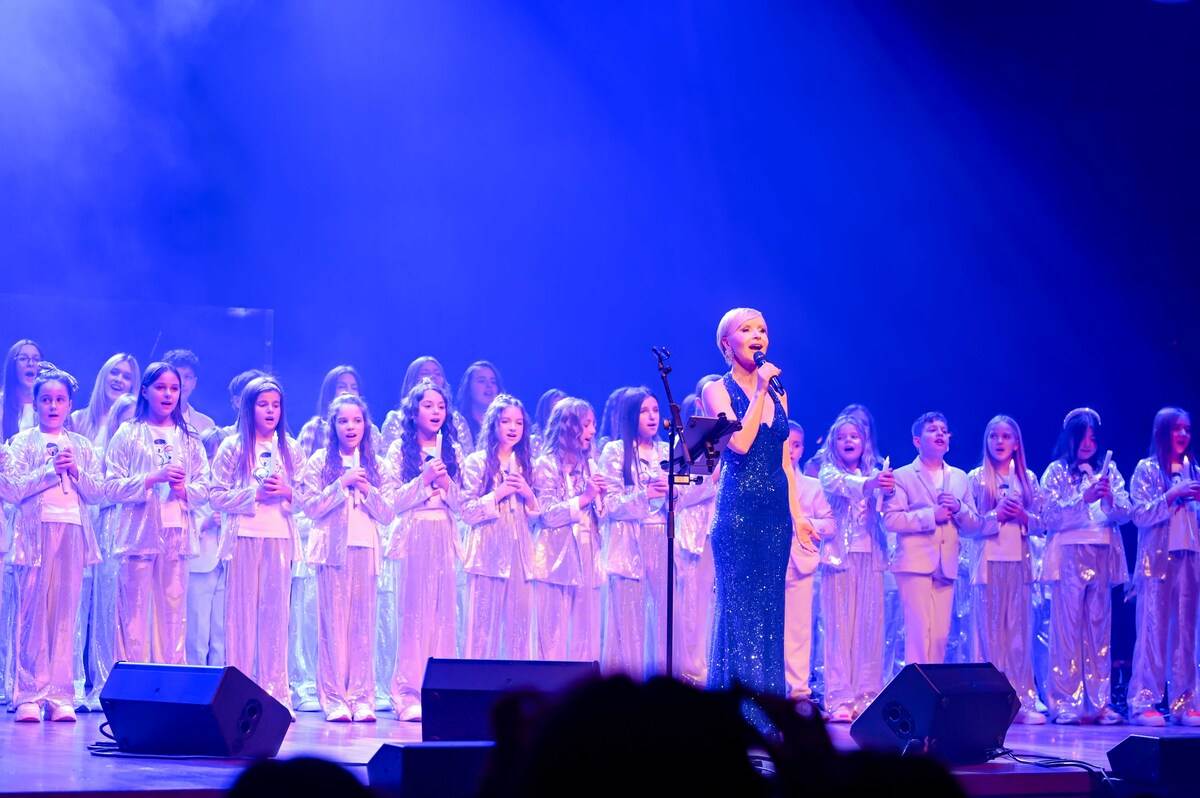 Božićnim koncertom Danijela Martinović razgalila publiku u Lisinskom