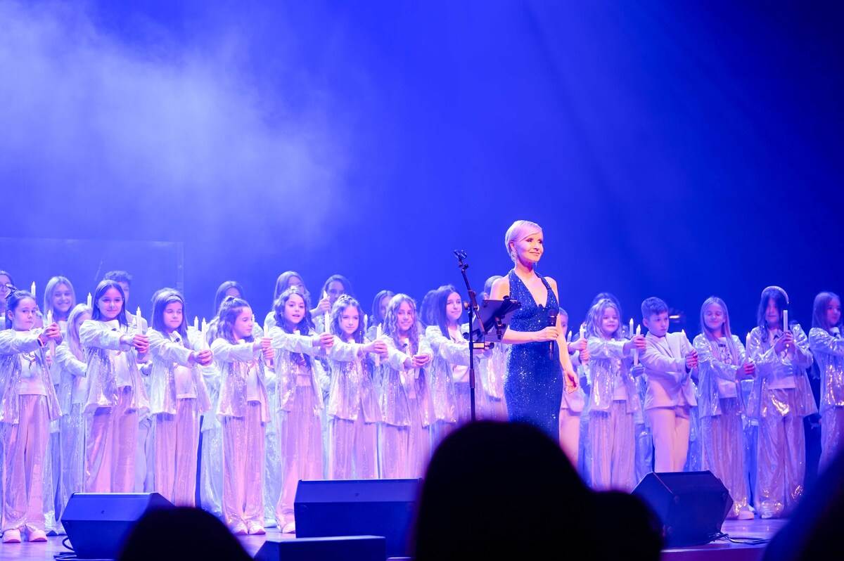 Božićnim koncertom Danijela Martinović razgalila publiku u Lisinskom
