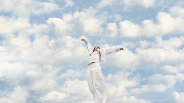 pantone-cloud-dancer-color-year-2026-designboom-05.jpg