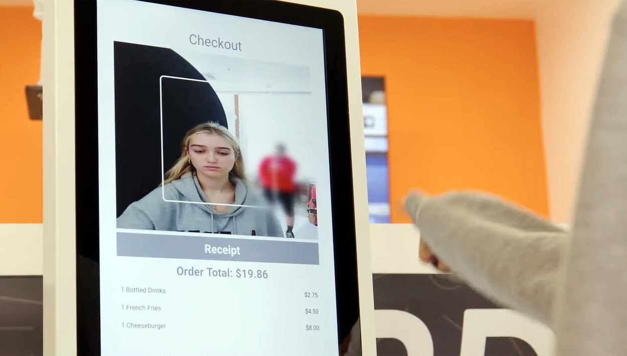 Prvi svjetski autonomni restoran (6).jpg