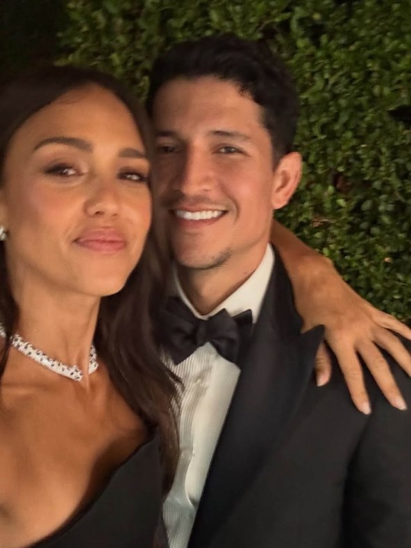 Jessica Alba i Danny Ramirez