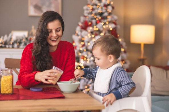 Što beba smije jesti za blagdanskim stolom? Savjeti nutricionistkinje i recepti