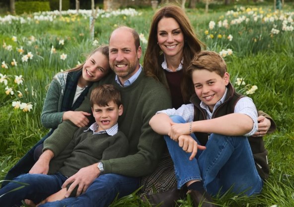 Kate Middleton princ William george Charlotte louis božićna čestitka