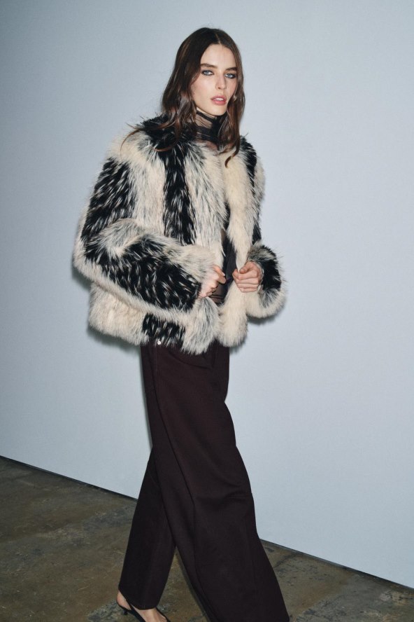 SHORT FAUX FUR COAT ZW COLLECTION/ ZARA/ 69.99 EUR