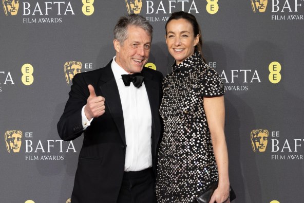 Hugh Grant i Anna Eberstein