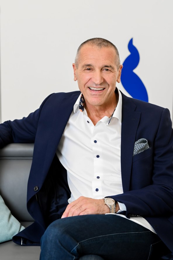 Dr. Duje Ostojic