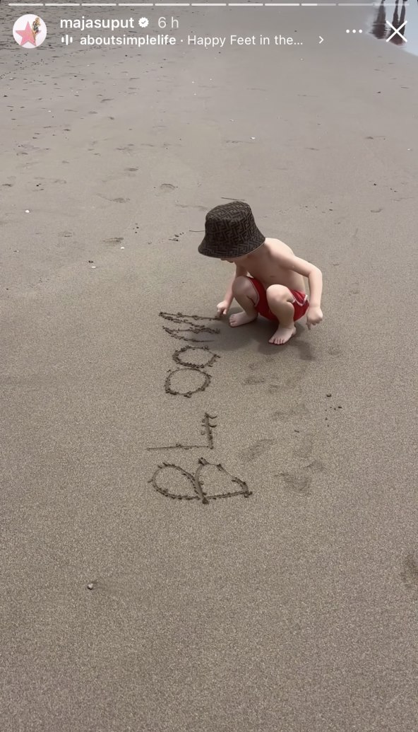 Bloom Tatarinov na plaži