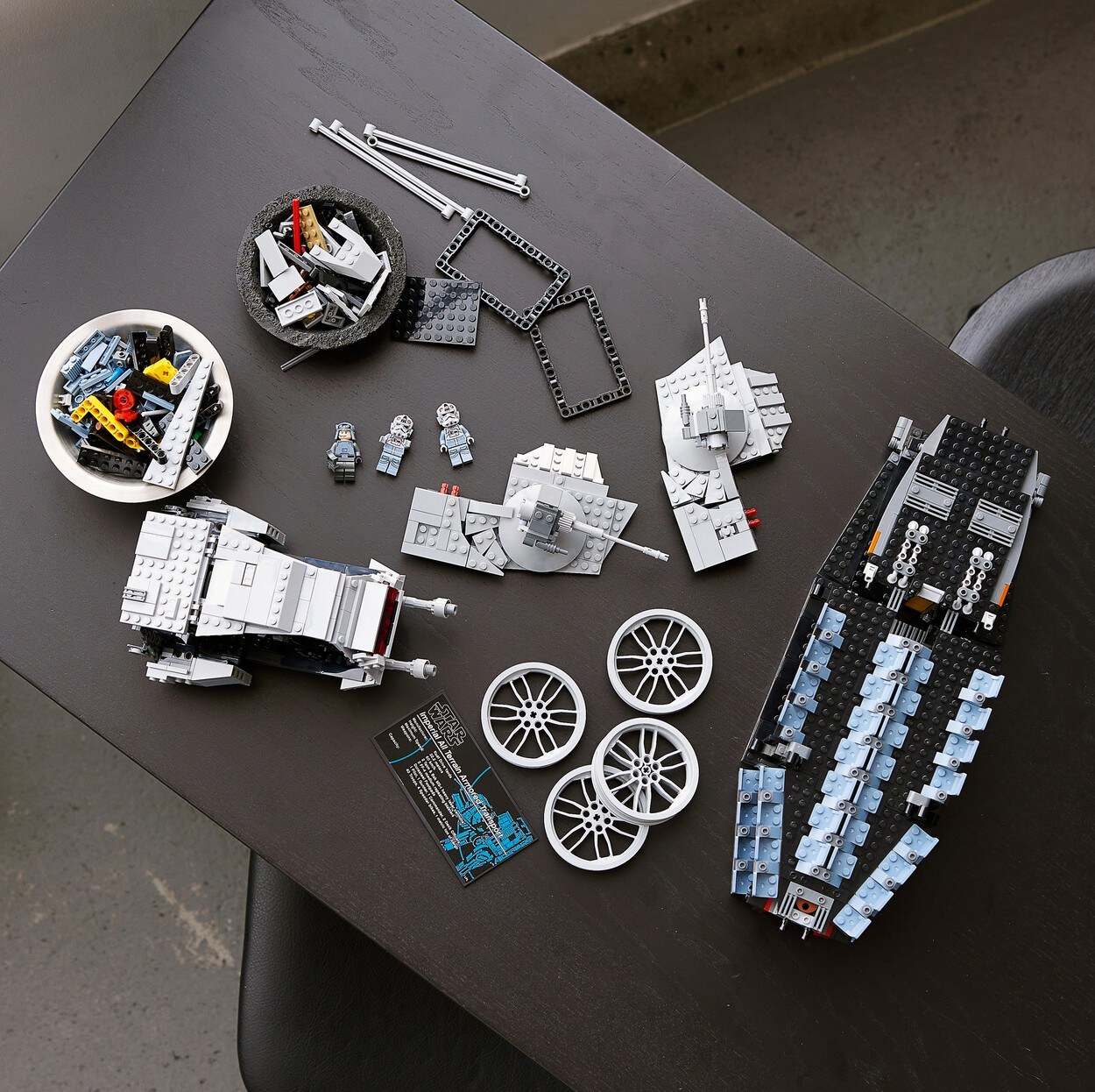 Lego Star Wars AT-AT (9).jpg