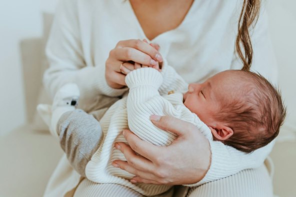 Zašto djeca starijih majki imaju manji rizik od alergija