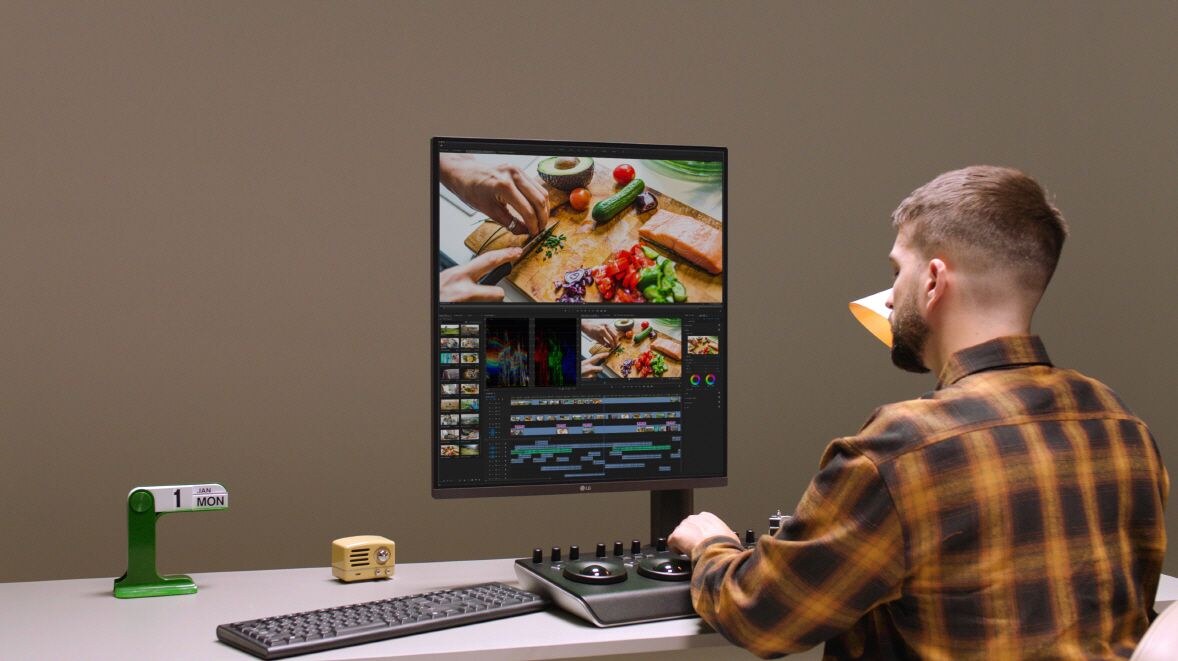 LG DualUp_Lifestyle 00.jpg