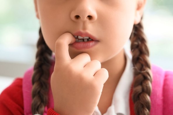 Grickanje noktiju kod djece – uzroci i kako pomoći djetetu